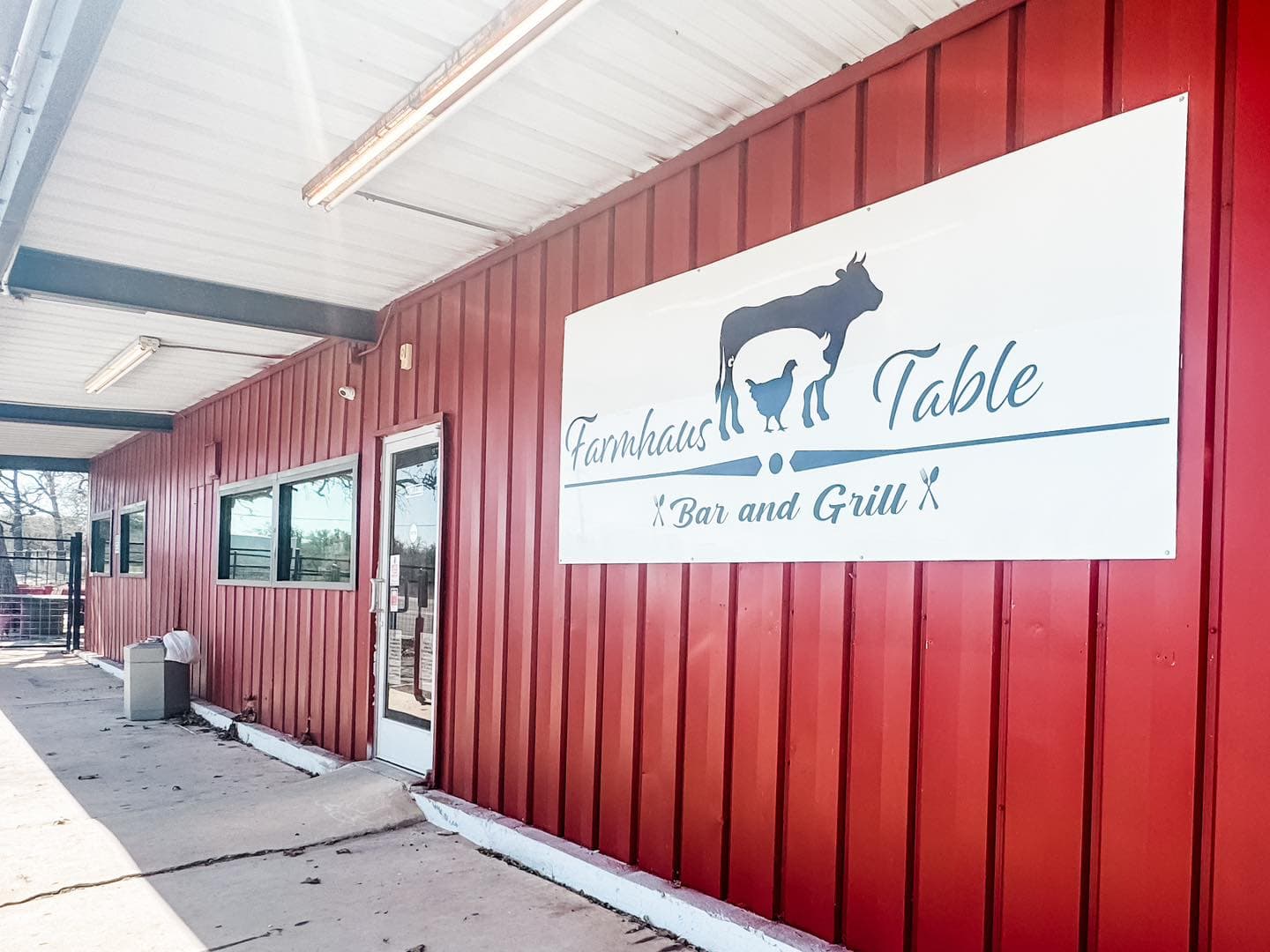 Farmhaus Table
