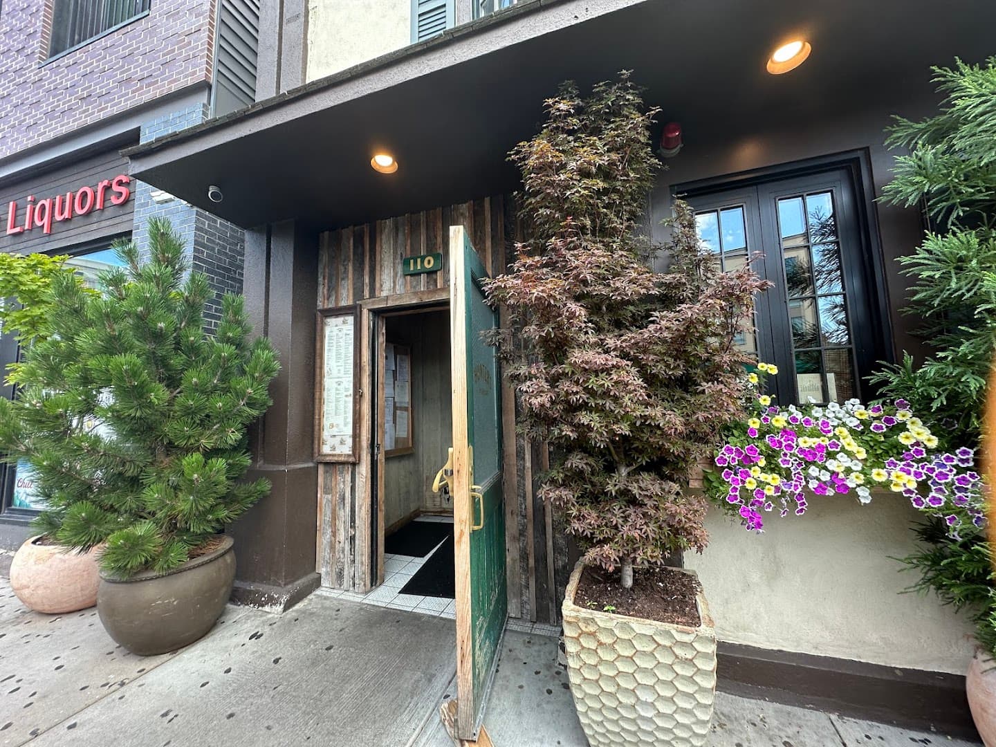 Hunter's Kitchen and Bar