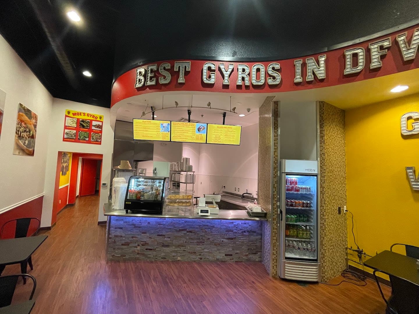 Moes Gyro (Gyros and Wings)